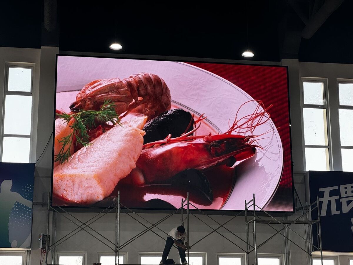 部队洲明1.86小间距LED显示屏 - 正面点亮效果 - 嘉欣电子实拍