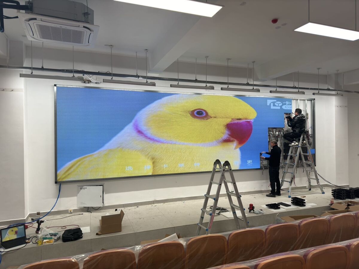雷山匠谷职业学院2.5室内全彩LED屏 - 模组安装 - 嘉欣电子实拍