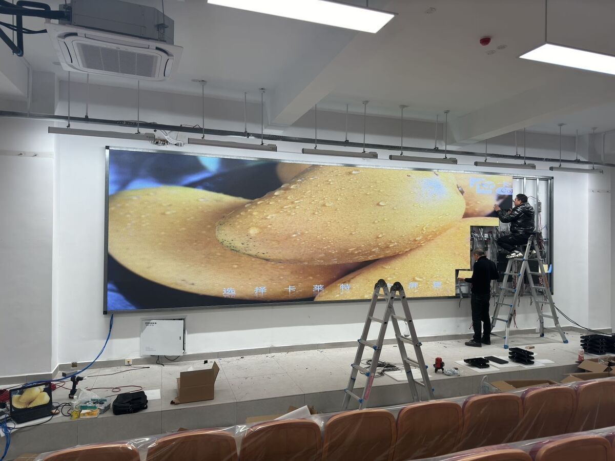 雷山匠谷职业学院2.5室内全彩LED屏 - 背面走线 - 嘉欣电子实拍
