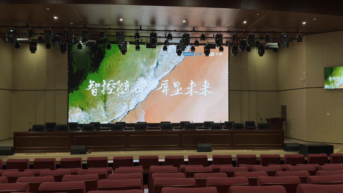 商城县高中室内2.5小间距LED显示屏 - 钢结构施工 - 嘉欣电子实拍