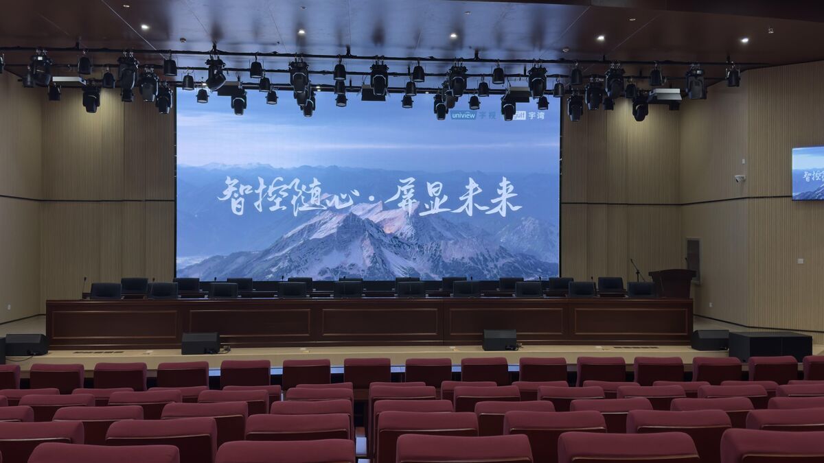 商城县高中室内2.5小间距LED显示屏 - 模组安装 - 嘉欣电子实拍