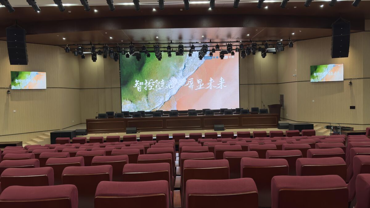 商城县高中室内2.5小间距LED显示屏 - 正面点亮效果 - 嘉欣电子实拍